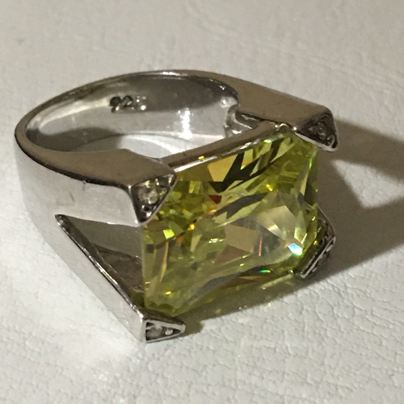 Stunning Sterling Silver Size 6 Ladies Ring - Picture 4 of 4